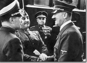 Hitler and Franco greet each other on the platform